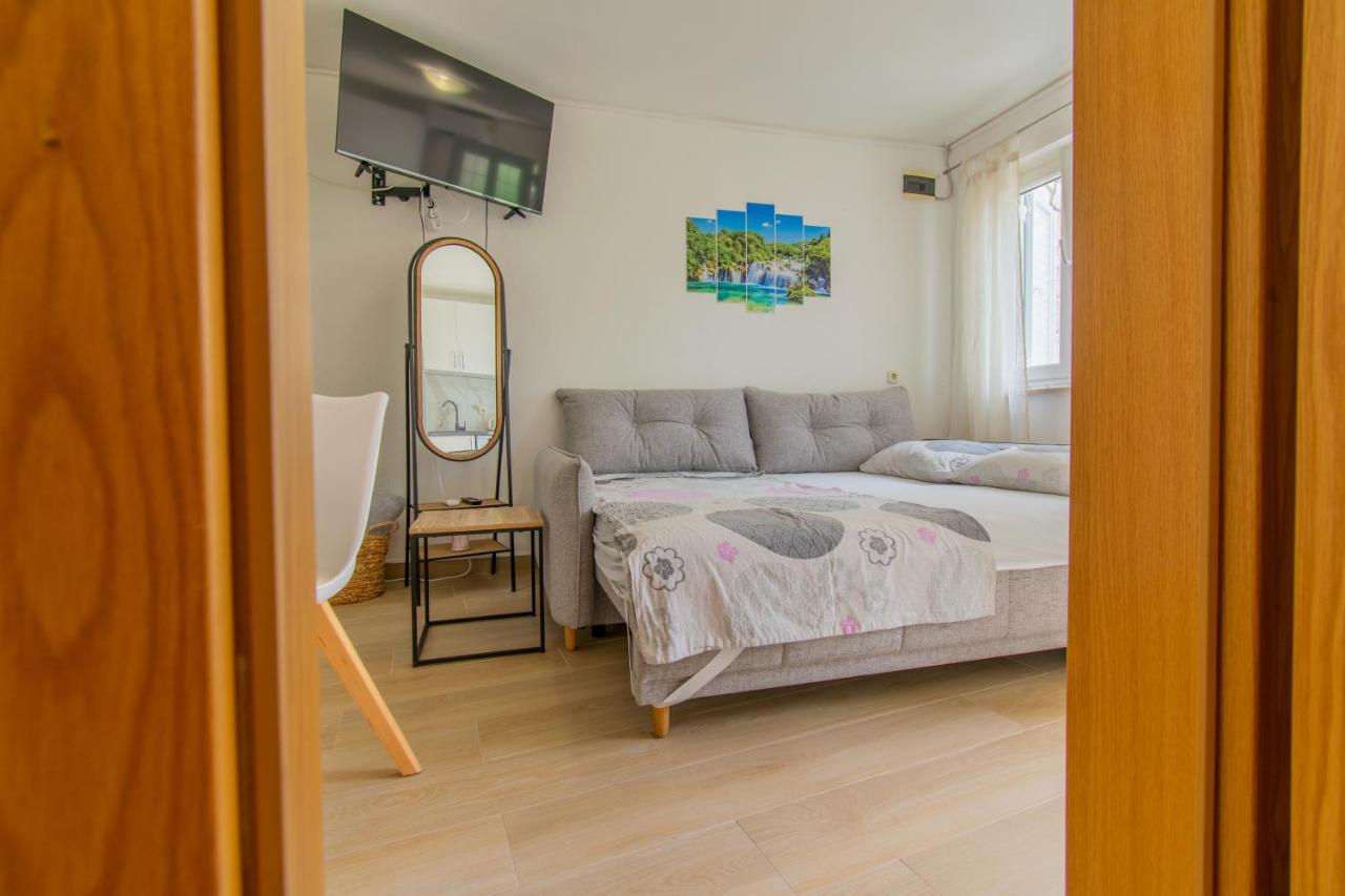 Studio Apartman Monika Hotel Baska Voda Exterior photo